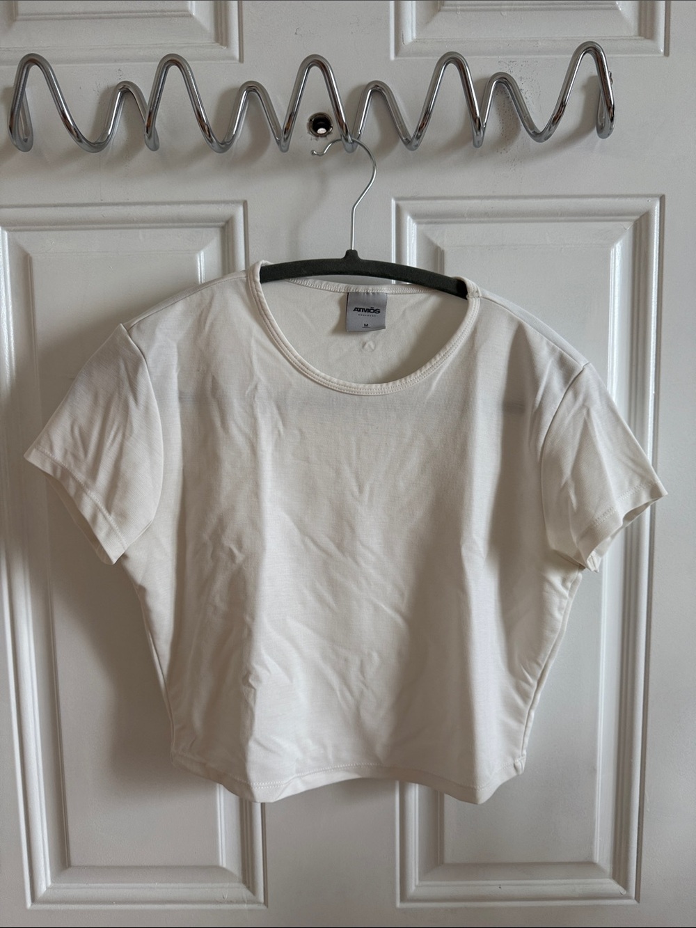 Cream cropped and fitted short sleeve shirt